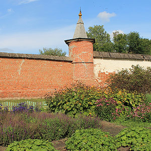 Монастырская ограда <br>и башни